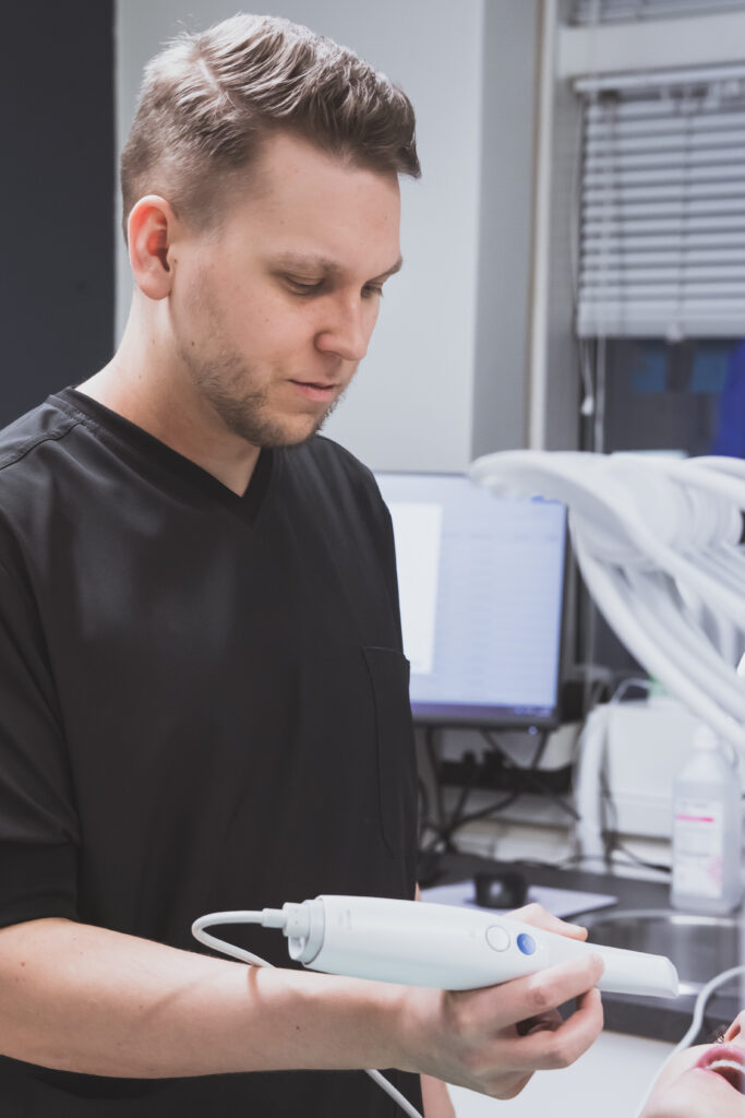 Siilin hampaassa saat aina henkilökohtaista hammaslääkäripäivystys kuopioa niin kiireellisissä kuin kiireettömissä tilanteissa.