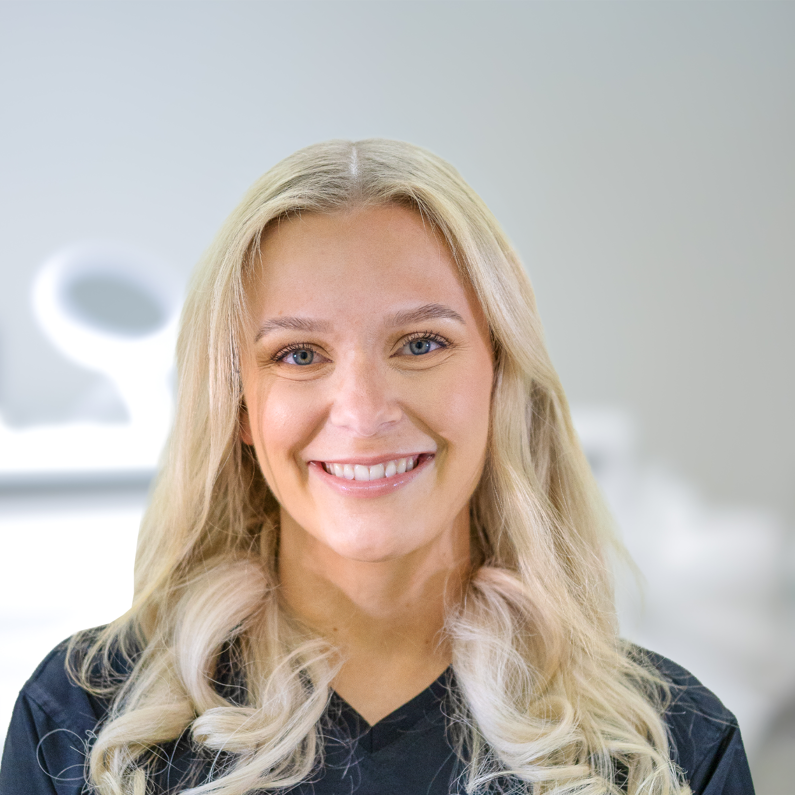 Oona Sammalkorpi, hammaslääkäri – Hammasklinikkamme hammaslääkäri Oona Sammalkorpi huolehtii potilaiden suun terveydestä yksilöllisellä hoidolla.